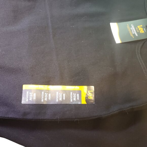 LEE REGULAR FIT MID RISE BOOTCUT WOMENS 26W BLACK NWT NEW 46” WAIST 30” INSEAM - Picture 3 of 6